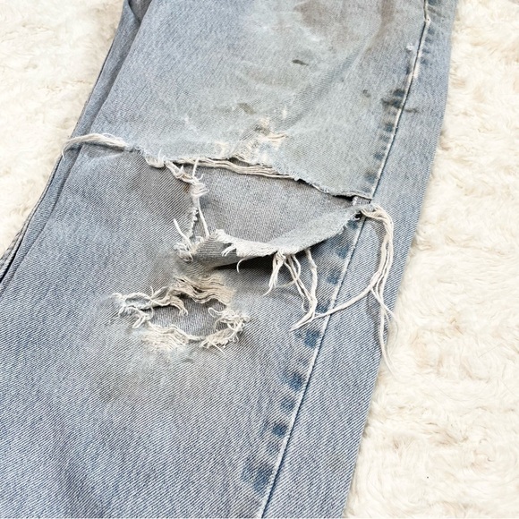 LEVI'S 505 Regular Fit Straight Leg Light Wash Destroyed Denim Jeans 32x32 - Picture 6 of 8
